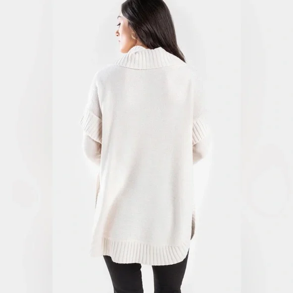 ⭐️NWT poncho sweater size Large/XLarge - Picture 2 of 4